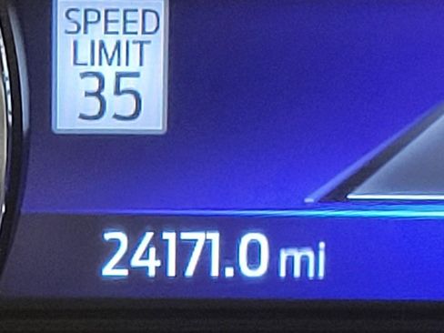 Used 2023 Ford Explorer Limited w/ Limited Technology Package image 3