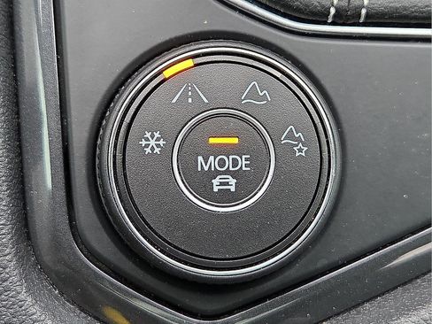 Used 2022 Volkswagen Tiguan SEL R-Line image 17