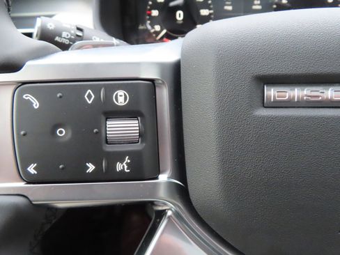 New 2024 Land Rover Discovery Dynamic SE image 33