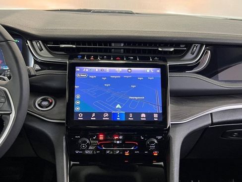 Used 2024 Jeep Grand Cherokee Limited 4xe image 19