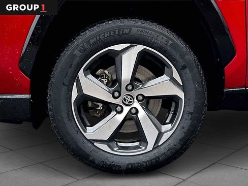 Used 2021 Toyota RAV4 SE image 10