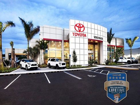 Certified 2022 Toyota C-HR XLE image 4