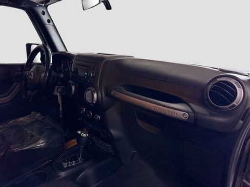 Used 2018 Jeep Wrangler Unlimited Sport w/ Connectivity Group AWD/4WD image 24