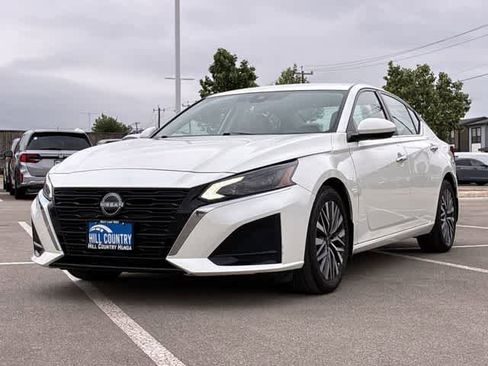 Used 2023 Nissan Altima 2.5 SV FWD image 11