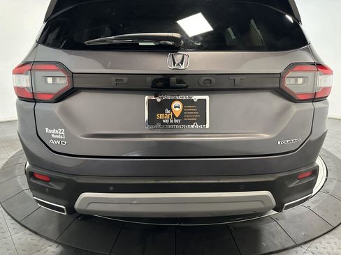 Certified 2024 Honda Pilot Touring image 12