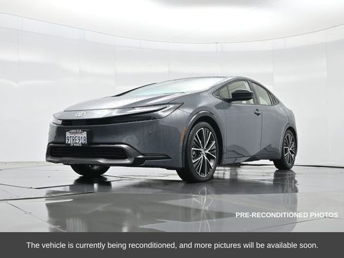Used 2025 Toyota Prius XLE image 41