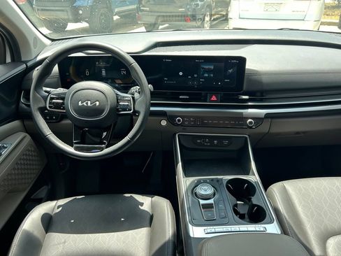 Used 2025 Kia Carnival LXS FWD image 18