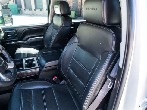 Used 2015 GMC Sierra 2500 Denali w/ Duramax Plus Package AWD/4WD image 19