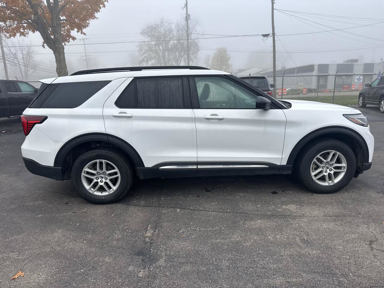 Used 2025 Ford Explorer Active AWD/4WD image 3