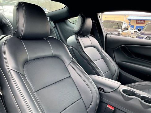 Used 2025 Ford Mustang Premium image 10