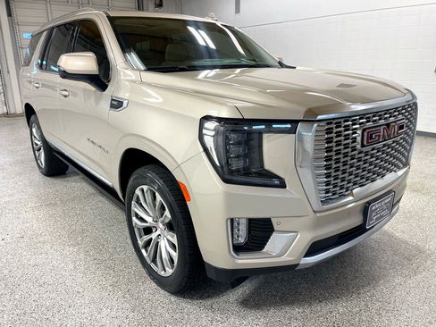 Used 2021 GMC Yukon Denali w/ Denali Premium Package image 4
