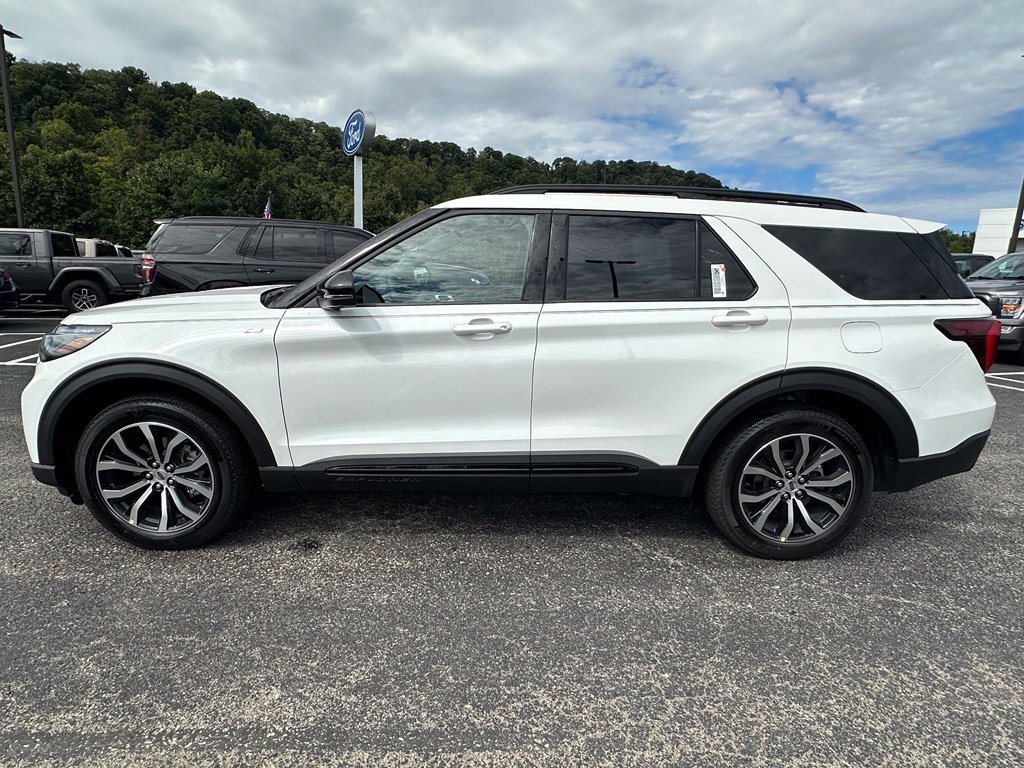 New 2027 Ford Explorer ST-Line AWD/4WD image 2
