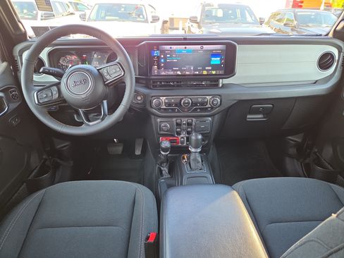 Used 2024 Jeep Wrangler Unlimited AWD/4WD image 24