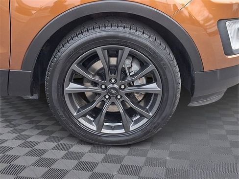 Used 2017 Ford Explorer XLT w/ Equipment Group 202A image 8