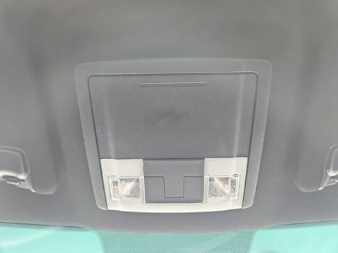 Used 2017 Ford Explorer XLT FWD image 25