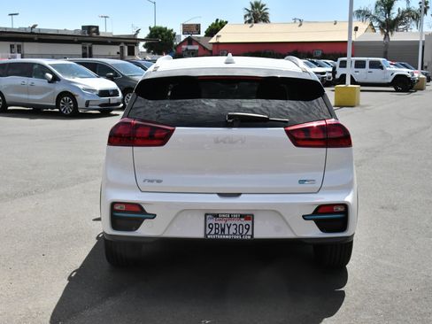Used 2022 Kia Niro EX FWD image 7