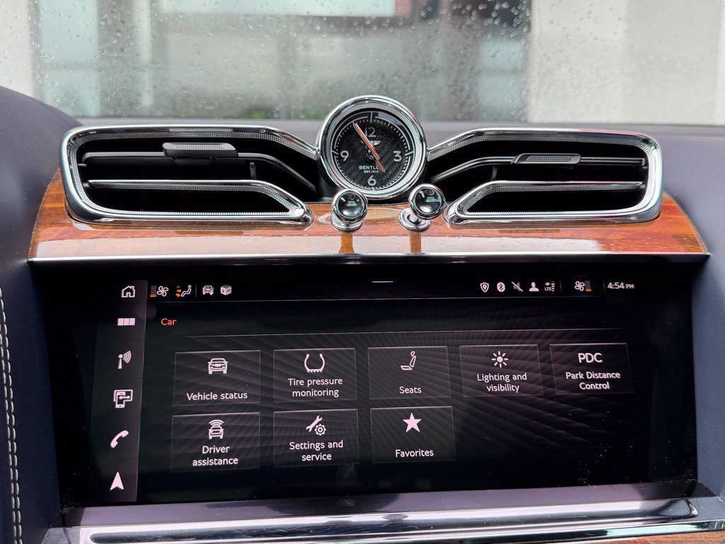 Used 2021 Bentley Bentayga AWD/4WD image 21