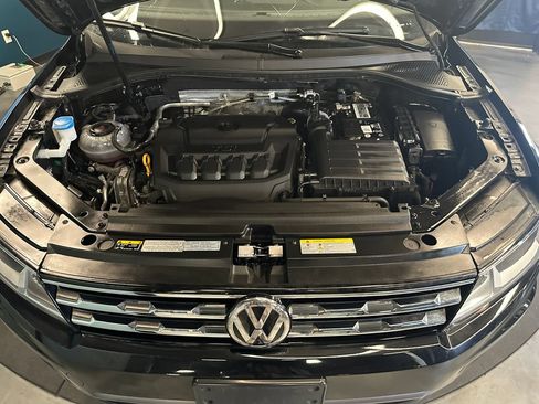 Used 2021 Volkswagen Tiguan SEL AWD/4WD image 25