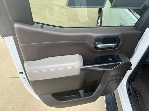 Used 2019 Chevrolet Silverado 1500 LTZ AWD/4WD image 15