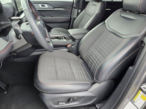 Used 2025 Ford Explorer ST-Line w/ ST-Line Street Pack image 24