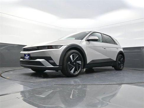 New 2025 Hyundai Ioniq 5 SE image 31