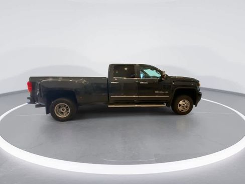 Used 2018 GMC Sierra 3500 Denali w/ Duramax Plus Package AWD/4WD image 9