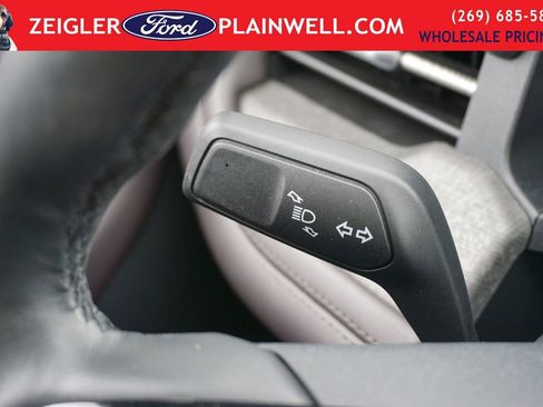 Used 2025 Ford Explorer Platinum w/ LUX Leather Package AWD/4WD image 31