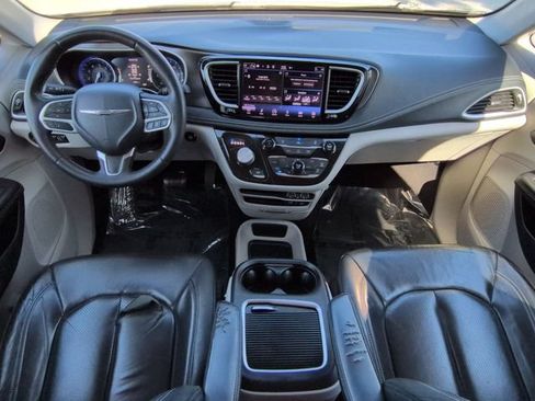 Used 2022 Chrysler Pacifica Touring-L FWD image 15
