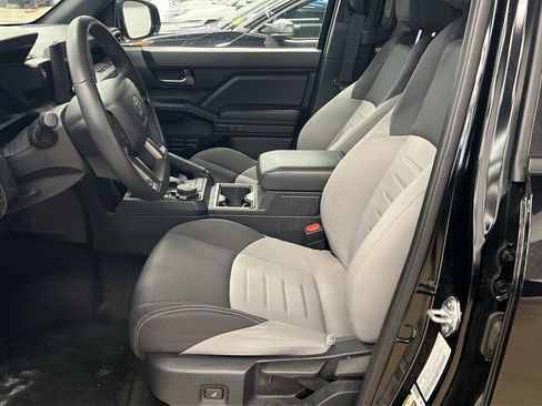 Used 2025 Toyota Tacoma TRD Off-Road image 10