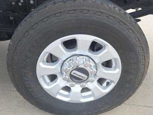 Used 2024 Ford F250 XLT w/ FX4 Off-Road Package AWD/4WD image 39