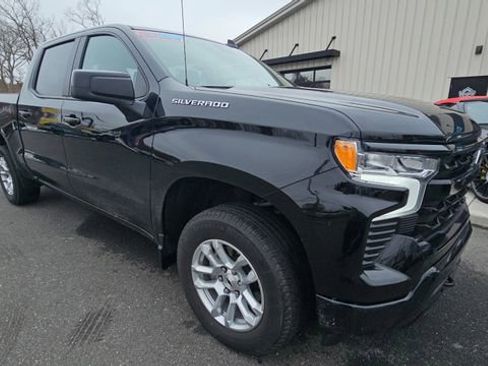 Used 2018 Chevrolet Trax LT w/ LT Convenience Package image 3