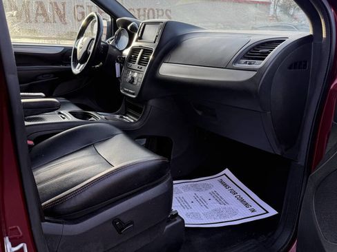 Used 2019 Dodge Grand Caravan GT image 27