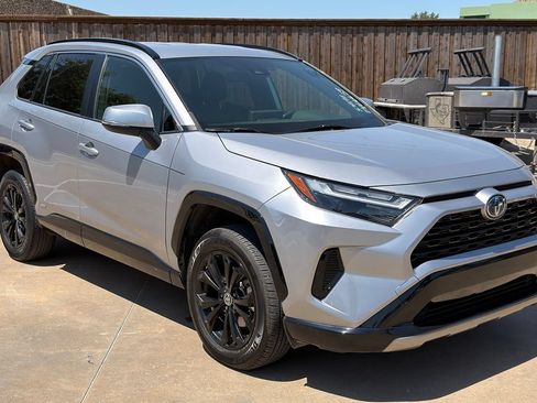 Used 2022 Toyota RAV4 SE AWD/4WD image 3