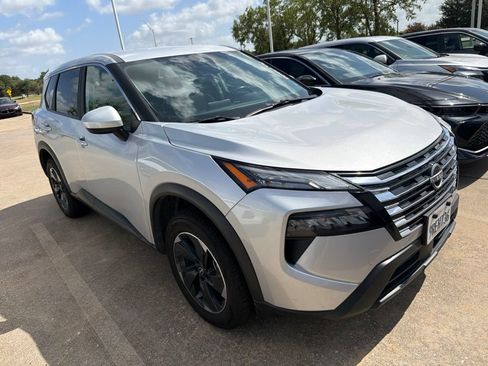 Used 2025 Nissan Rogue SV FWD image 6
