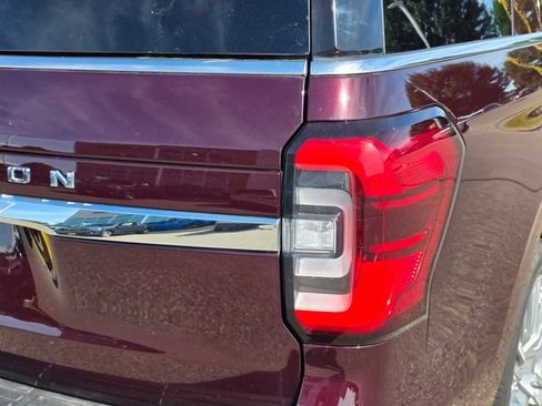Used 2024 Ford Expedition Limited AWD/4WD image 9