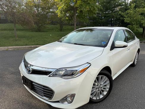 Used 2013 Toyota Avalon XLE Touring FWD image 1