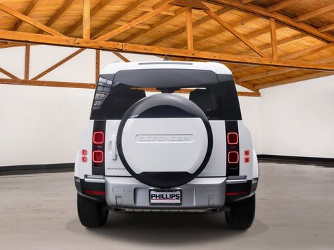 Used 2025 Land Rover Defender 110 S AWD/4WD image 8