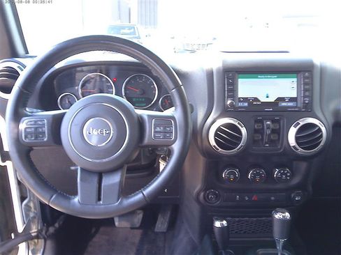 Used 2017 Jeep Wrangler Unlimited Sahara w/ Dual Top Group AWD/4WD image 10
