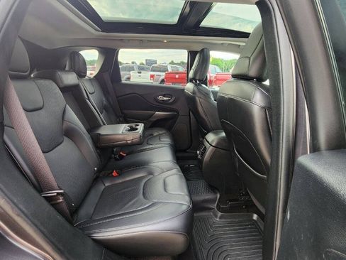 Used 2019 Jeep Cherokee Limited AWD/4WD image 22