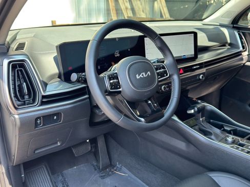 Used 2025 Kia Sorento S w/ Panoramic Sunroof Package FWD image 13