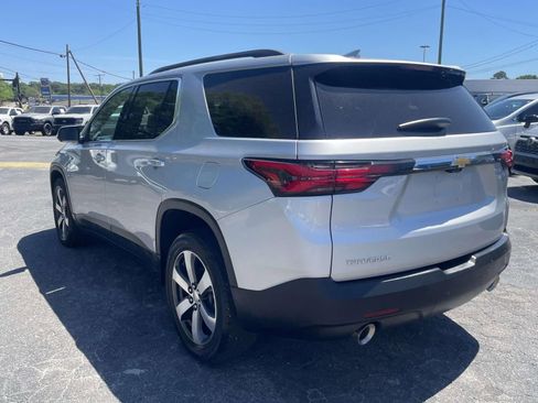 Used 2022 Chevrolet Traverse LT w/ LT Premium Package image 5