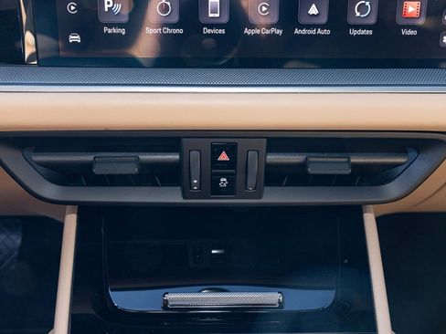 Used 2024 Porsche Cayenne Coupe image 38