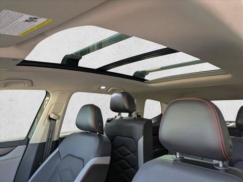 Used 2024 Volkswagen Atlas Peak Edition SE AWD/4WD image 17