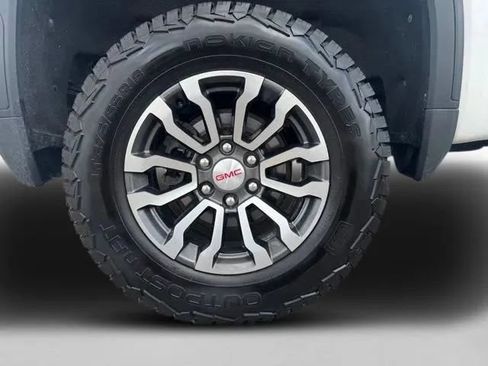 Used 2023 GMC Sierra 1500 AT4 w/ AT4 Premium Package AWD/4WD image 34