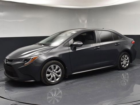 Used 2025 Toyota Corolla LE image 4