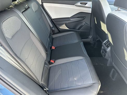 New 2026 Volkswagen Taos SE FWD image 9