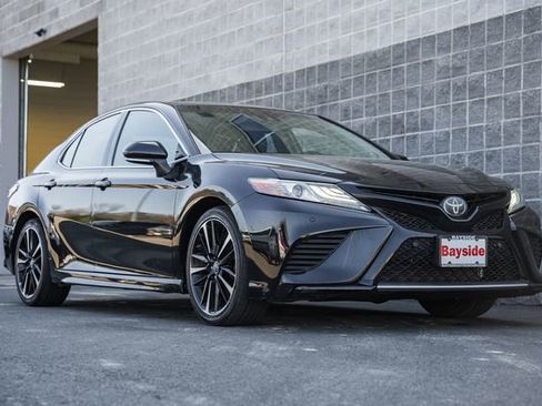Used 2018 Toyota Camry XSE image 2