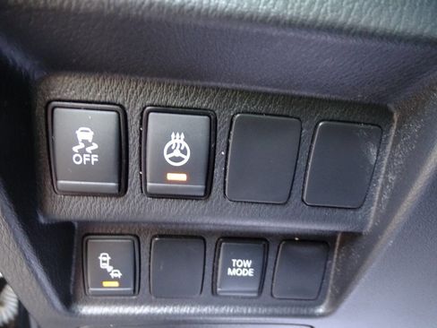 Used 2019 Nissan Pathfinder SV image 18