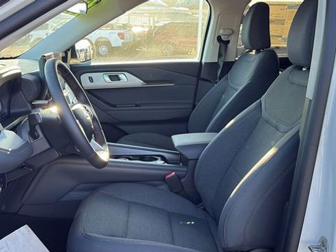 New 2026 Ford Explorer Active RWD image 17