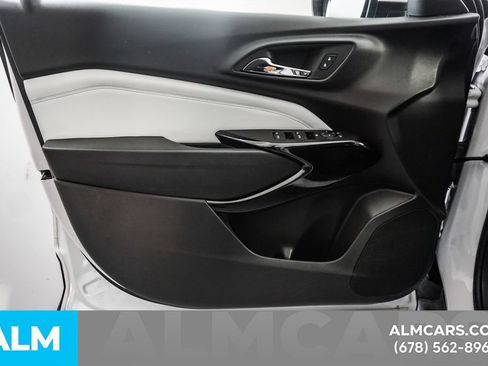 Used 2025 Chevrolet Trax LT FWD image 45